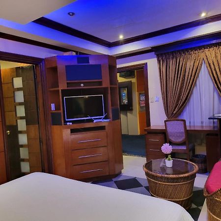 Fields Palace Hotel Анхелес Экстерьер фото