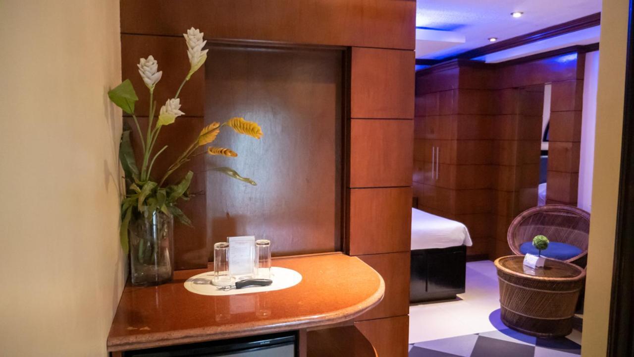 Fields Palace Hotel Анхелес Экстерьер фото